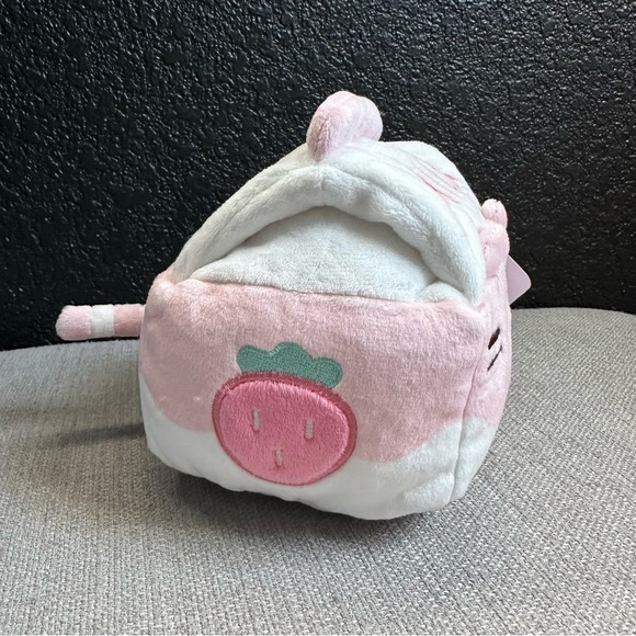 Pusheen Sips 🍓 Strawberry Milk 🥛 Plush NWT 6” - Picture 3 of 8